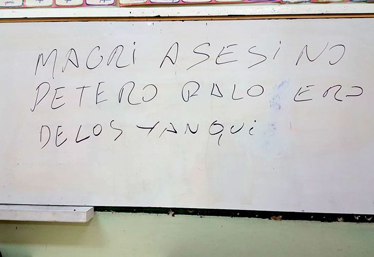 "Macri asesino", el mensaje que le dejaron al Presidente en Comodoro Rivadavia