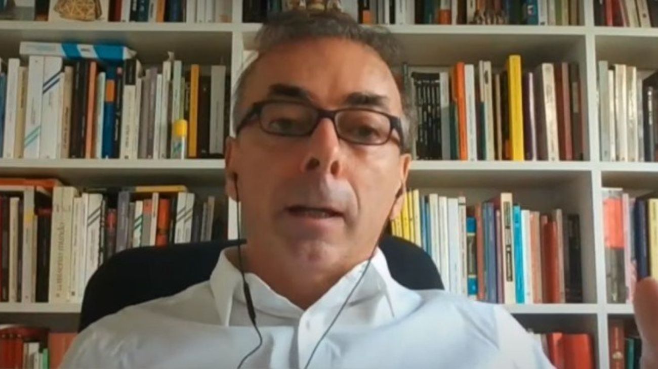 Carlos De Angelis: "El DNU es como si se hiciera la Constitución de nuevo"
