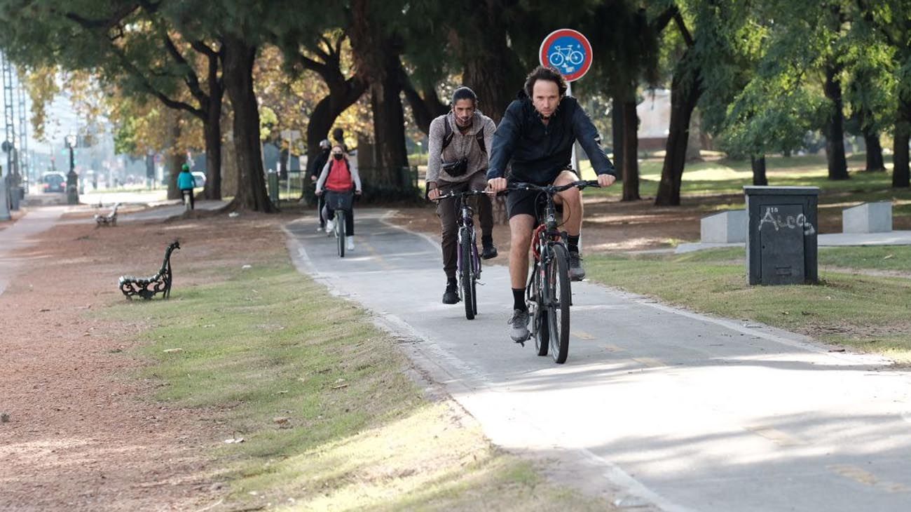 FOTOS | A pesar de la cuarentena, ciclistas y runners invaden los parques porteños