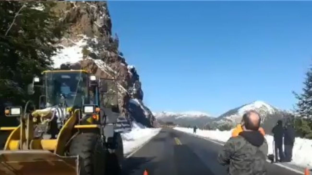 VIDEO | Un impresionante desprendimiento obligó a cerrar la Ruta 40