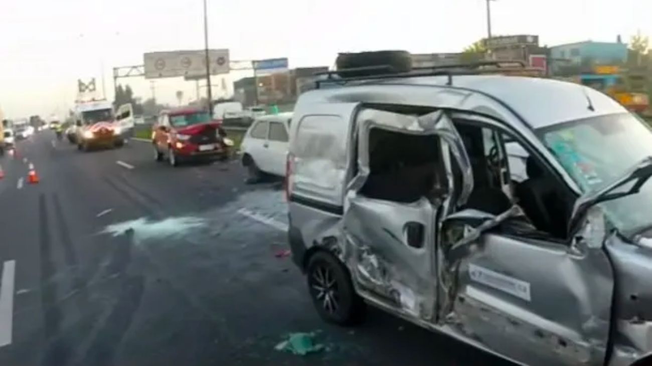 Triple choque en cadena en el ramal Campana complica el tránsito de la Panamericana