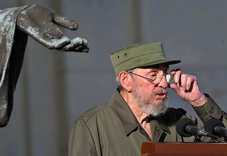 Médico dice que Fidel agoniza