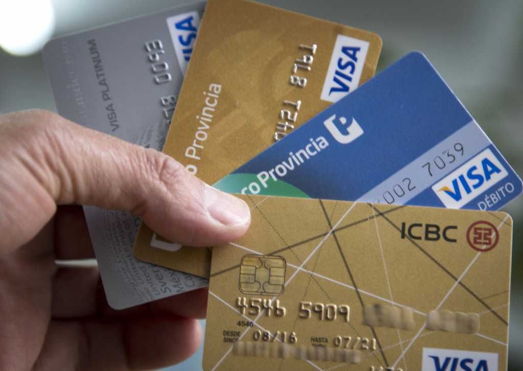 Los mozos no podrán llevárselas: los cambios para el uso de tarjetas que rigen a partir de este martes