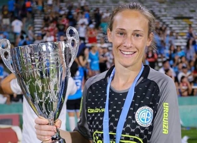 "He decidido colgar mis botines y decir adiós a las canchas"