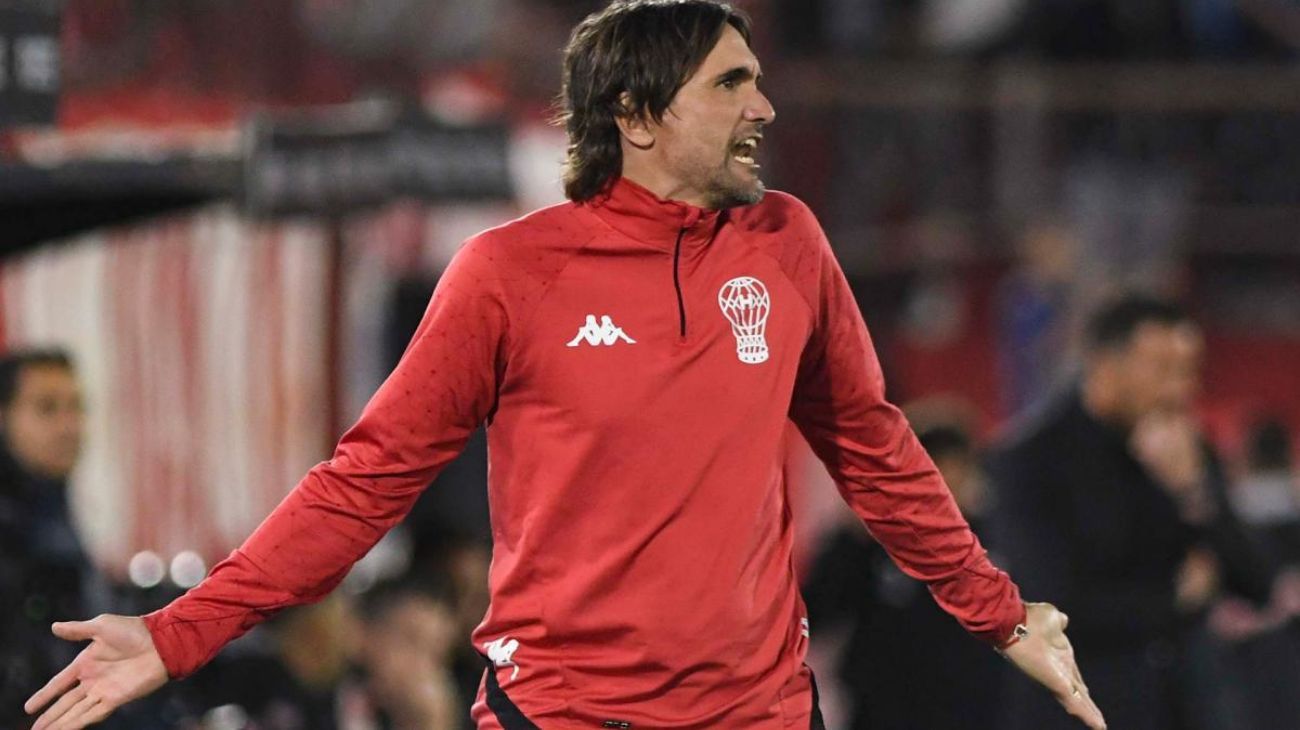 Diego Martínez dejó de ser técnico en Huracán y es candidato en Boca