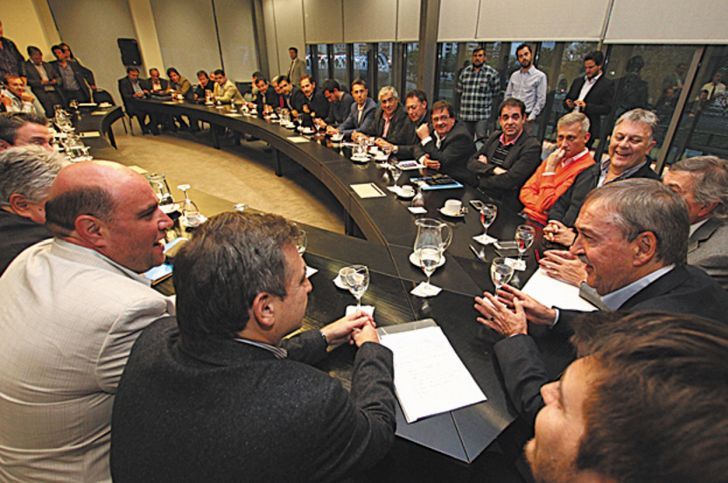 Intendentes opositores retoman la discusión con la Provincia
