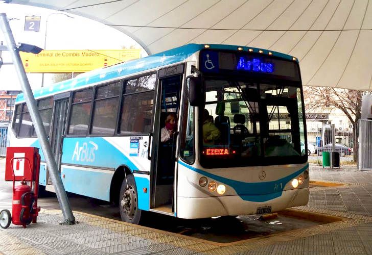 El Gobierno cerró ArBus, la empresa de transporte que unía Ezeiza con Aeroparque