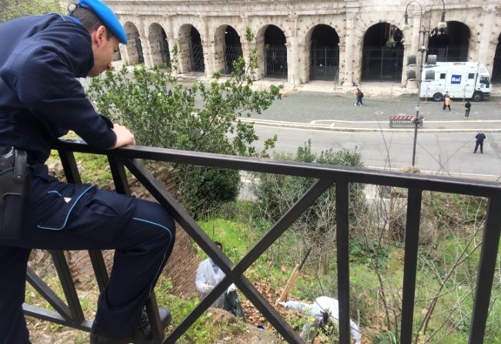 De la cárcel a la calle: los presos italianos se encargan de limpiar Roma