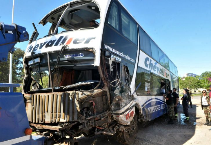 Choque frontal en San Andrés de Giles deja 6 muertos y 20 heridos