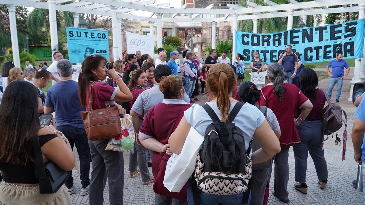 Conflicto docente en Corrientes: instalarán "carpas blancas" y preparan marchas durante toda la semana