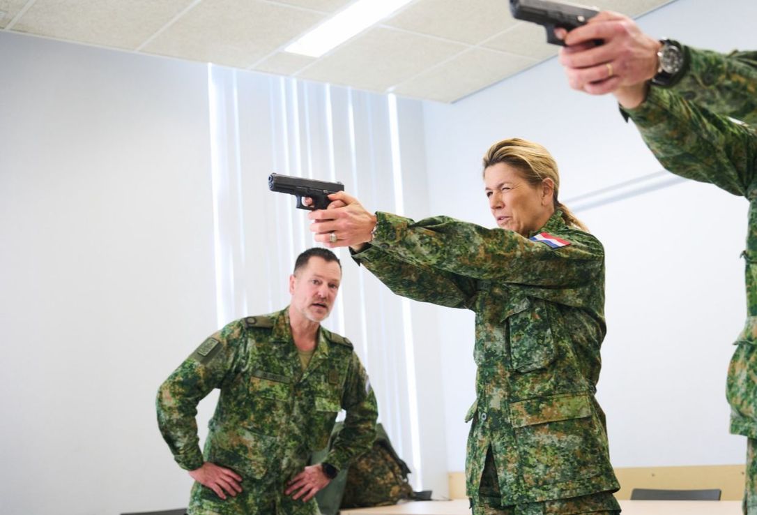 Video: cómo es el entrenamiento militar de la reina Máxima Zorreguieta