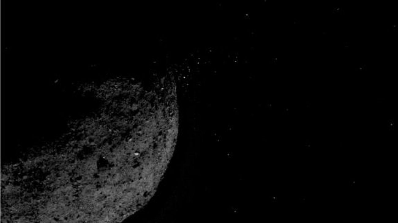 La NASA captó el momento exacto en que un asteroide expulsa material al espacio