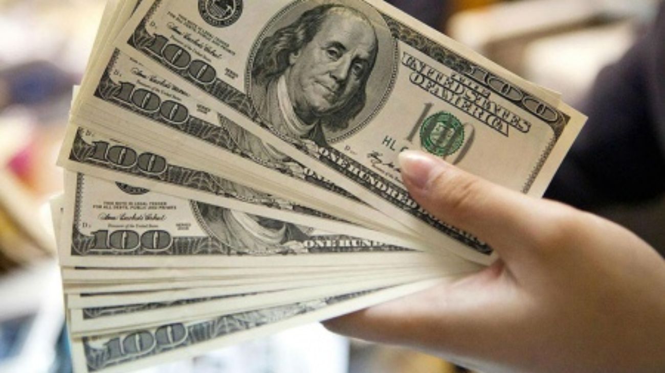 Dólar blue récord: la divisa sube y llega a los $ 360 para la venta