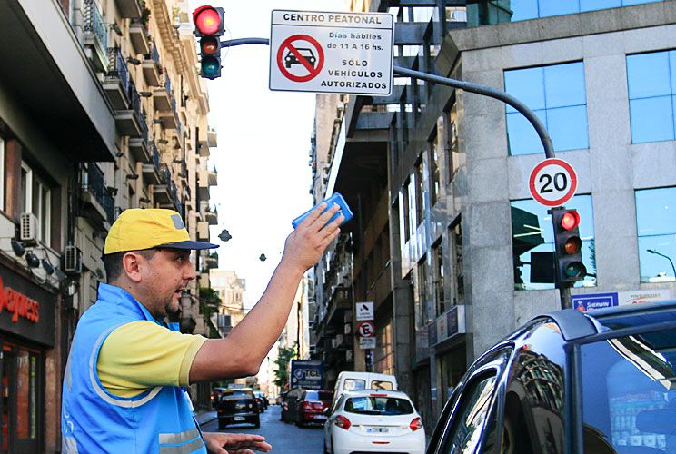 Desde hoy ponen multas a los autos que ingresen a la zona de Tribunales