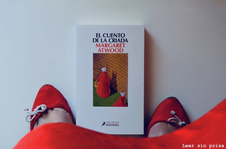 Se subastó el ejemplar ignífugo de El cuento de la criada