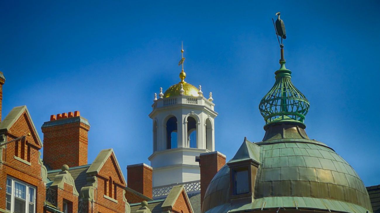 Universidades respaldan a Harvard en una demanda sobre discriminación racial en admisiones