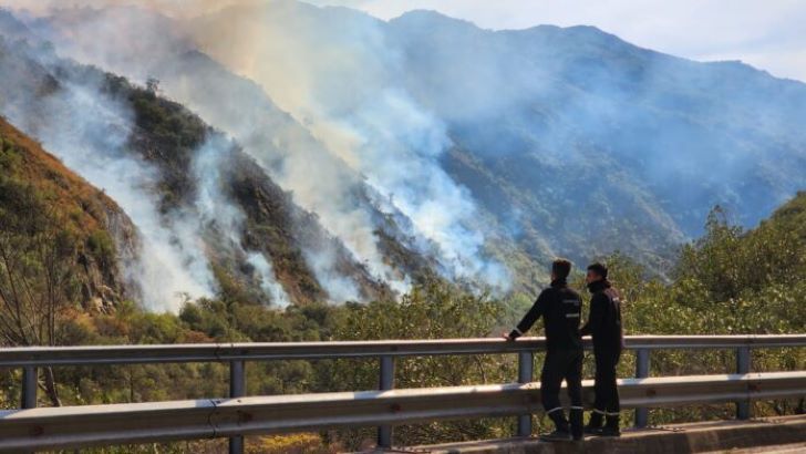 Controlaron el incendio en la zona del paredón del dique San Roque