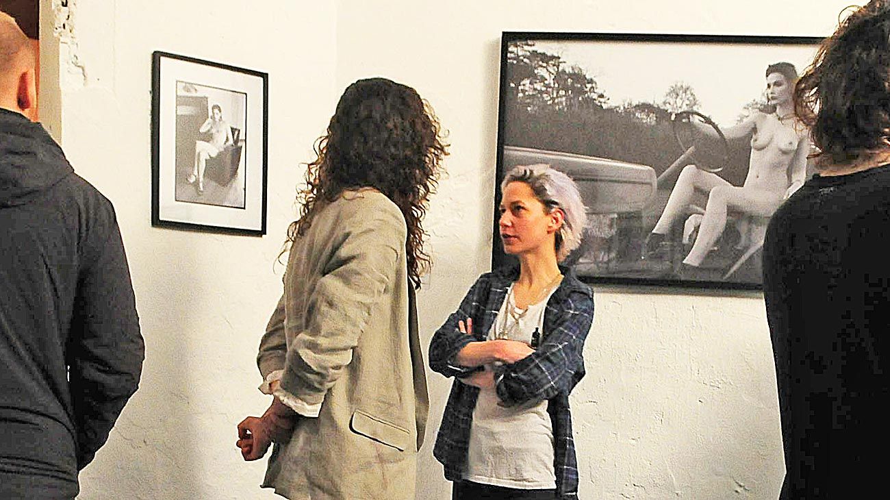 Osada muestra de fotos de la hermana menor del Presidente