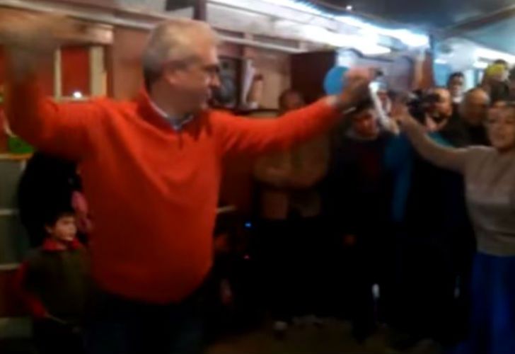 Domínguez hizo campaña entre críticas a Aníbal F. y chacareras