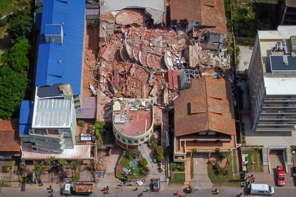 Qué se sabe del derrumbe del hotel de Villa Gesell: un muerto, desaparecidos y detenidos