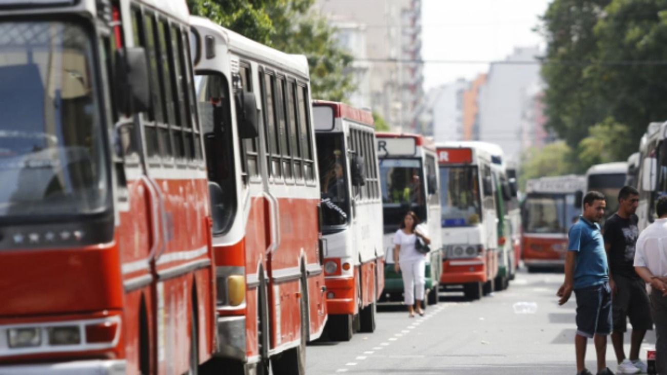 Multaron a 95 micros que llevaron manifestantes, luego de los cortes en el centro porteño