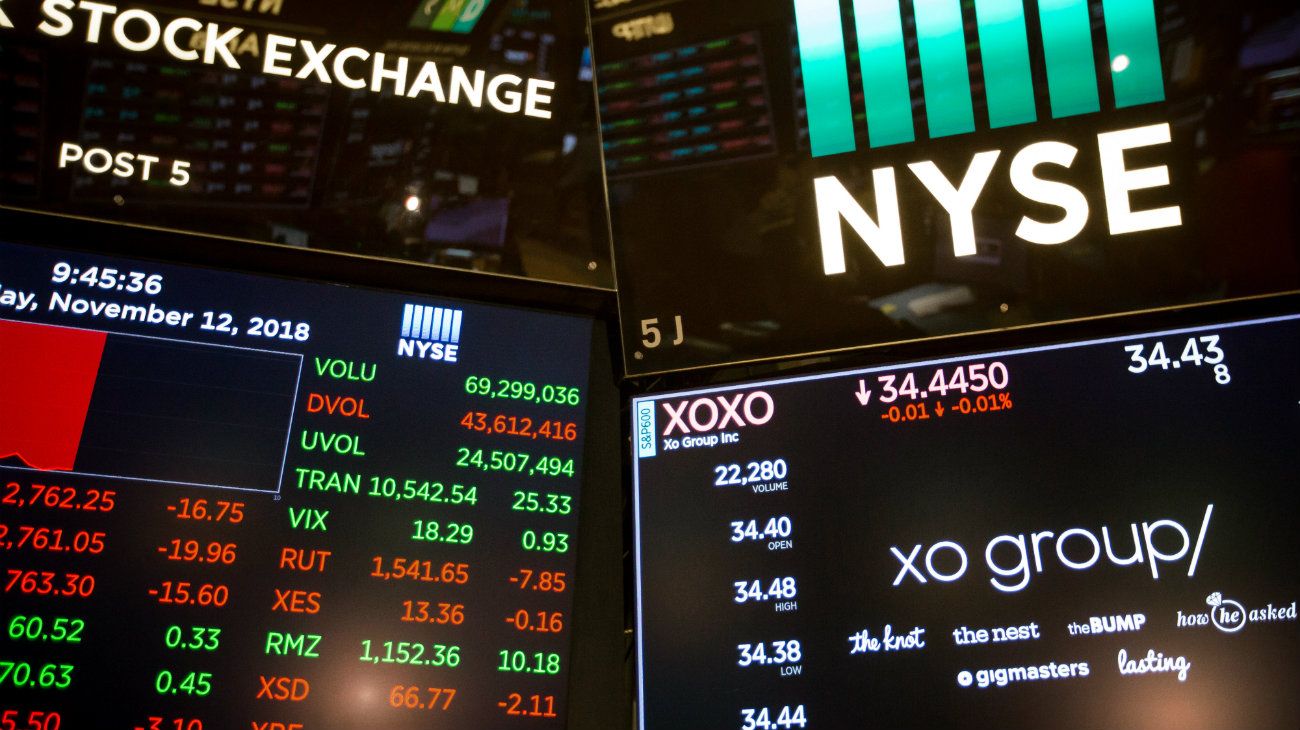 El dólar repunta, mientras las empresas tecnológicas siguen a la baja