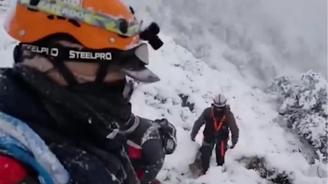 Rescate de la comitiva presidencial: ya evacuaron a 7 tripulantes del helicóptero