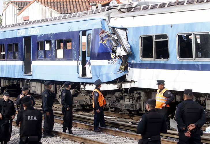 Choque de trenes: 30 personas siguen internadas y tres están graves