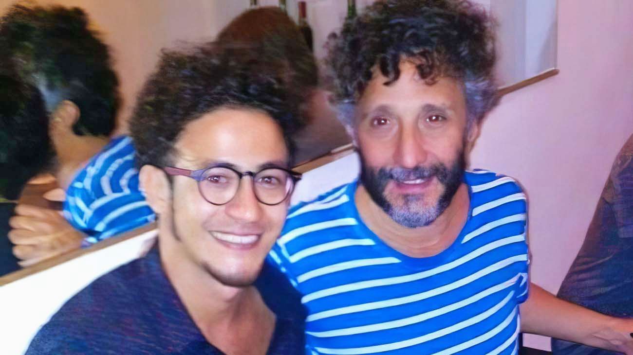 Agustín Britos es uruguayo y pone su voz a los temas de la serie de Fito Páez