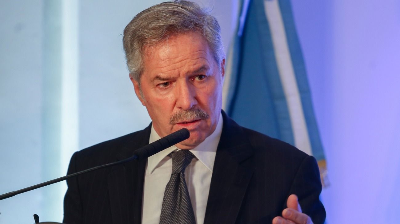 Solá habló con el enviado de la UE sobre una "solución democrática" para Venezuela