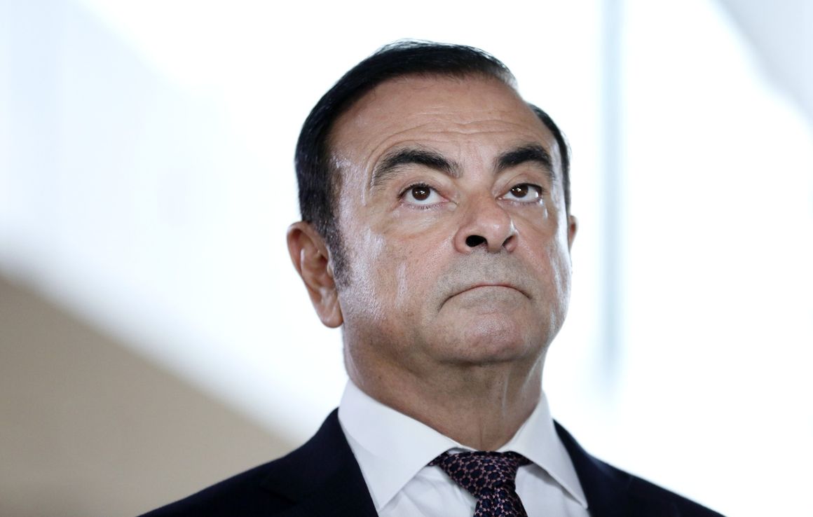 Gobierno francés retira respaldo a Ghosn, que se queda solo