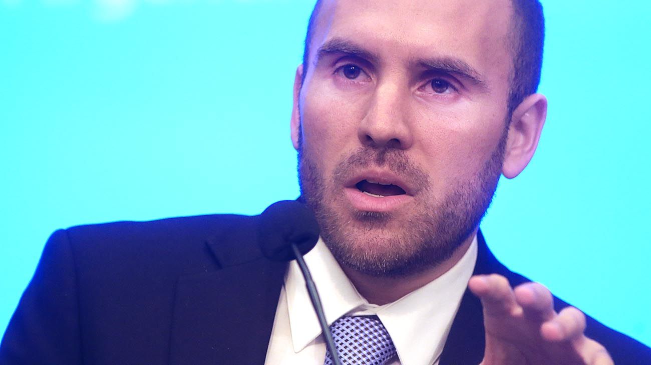 Guzmán dijo que "hay valor" en las contraofertas de los bonistas y extenderán el plazo