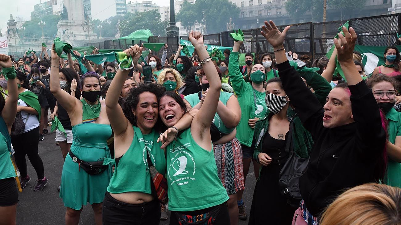 La respuesta de la Iglesia sobre el aborto: "La mujer debe tener actos sexuales responsables"