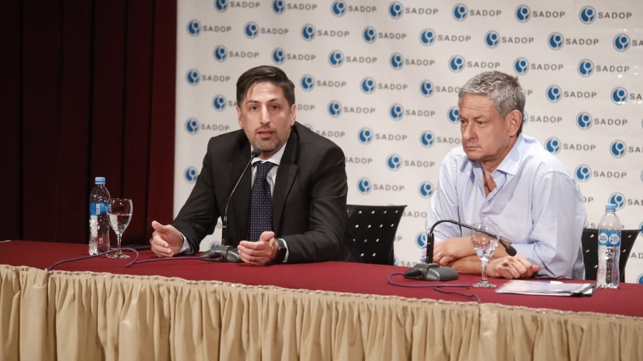 El Gobierno recibe a los cinco gremios docentes a la espera de la paritaria