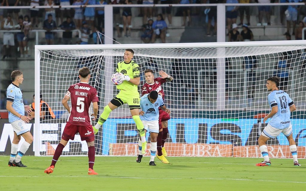 Belgrano empató sin goles ante Lanús en un juego de trámite cambiante