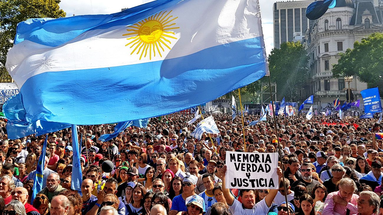 El feto wi-fi y el aniversario del golpe