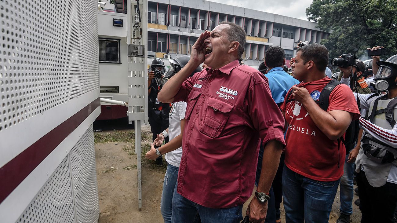 Diputado de Juan Guaidó se refugia en la embajada Argentina en Caracas