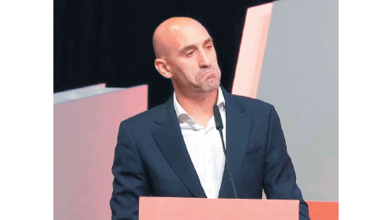 La FIFA suspendió a Rubiales por tres meses