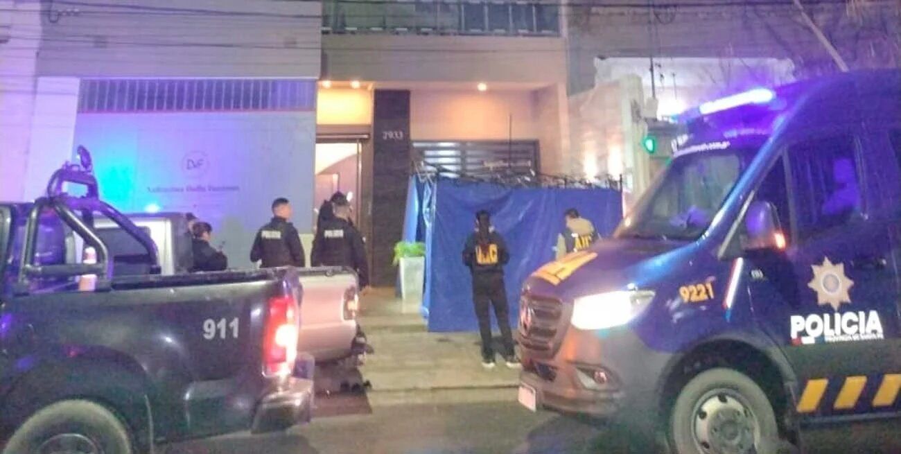 Murió el "Hombre Araña", el ladrón conocido por trepar los edificios: cayó desde un balcón