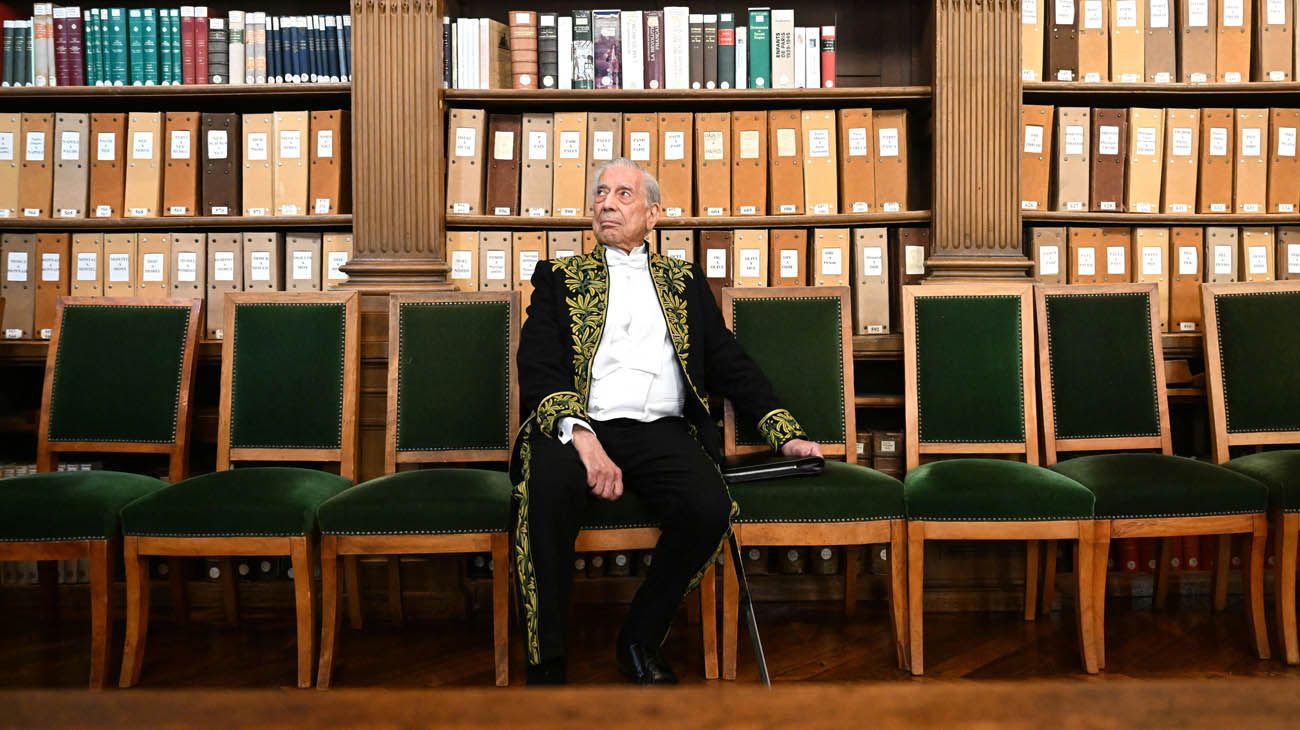 Mario Vargas Llosa se encuentra internado con un pronóstico reservado desde el sábado