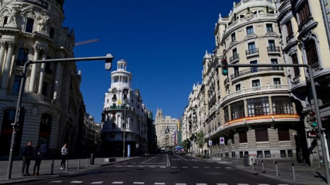 Coronavirus: en medio de la cuarentena, en Madrid aplaudieron a los médicos por su trabajo
