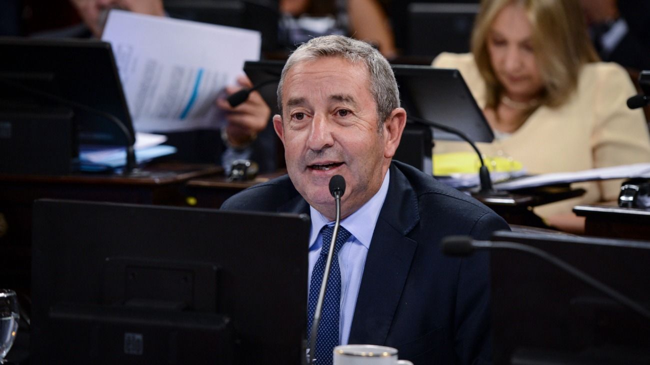Julio Cobos propuso cambiar la hora oficial de Argentina