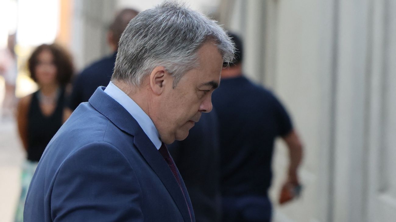 Un integrante de la cúpula del PSOE quedó detenido sin fianza por presunta corrupción