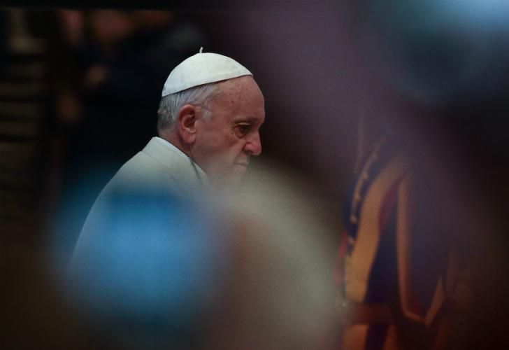 Francisco cumple 5 años como papa con una “guerra civil” en Vaticano