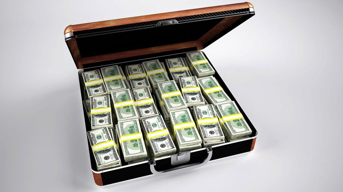 El dólar blue cerró en $180 ya que hoy bajó nueve pesos
