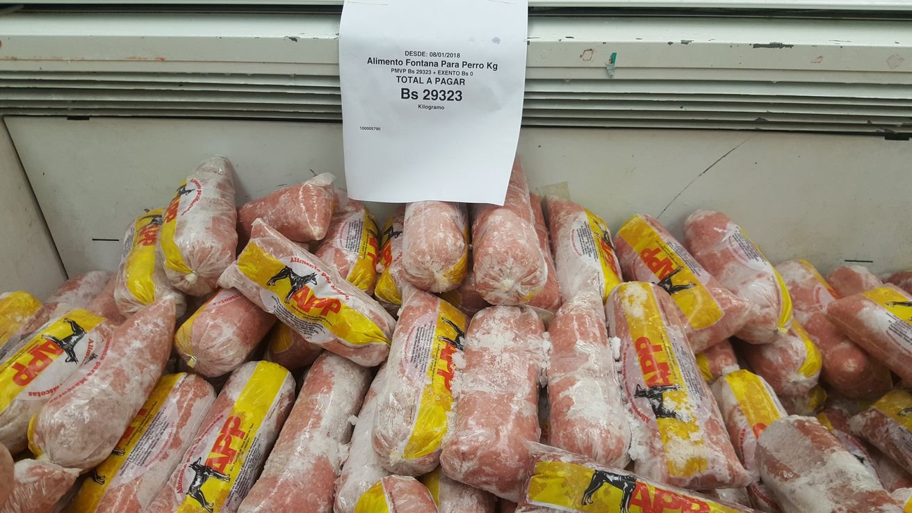 Denuncian que venezolanos consumen comida para perros