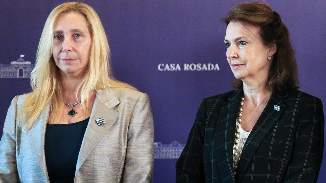 Karina y Santiago Caputo copan Cancillería y aíslan más a Mondino