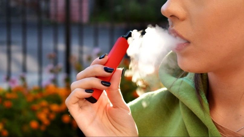 Sociedad Argentina de Pediatría alerta sobre graves efectos de vapeadores en adolescentes