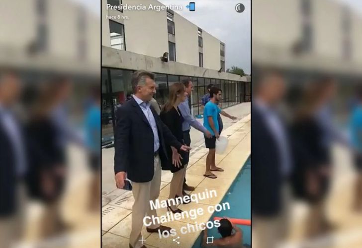 1,2,3 estatua: Macri se sumó a la moda del Mannequin Challenge