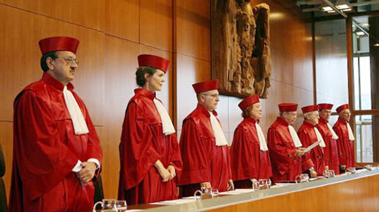 La justicia alemana prohíbe hacer paros a maestros, policías y bomberos